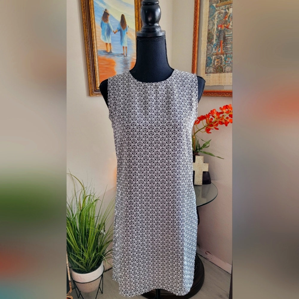 Adrienne Vittadini Size 6 Black/White Dress